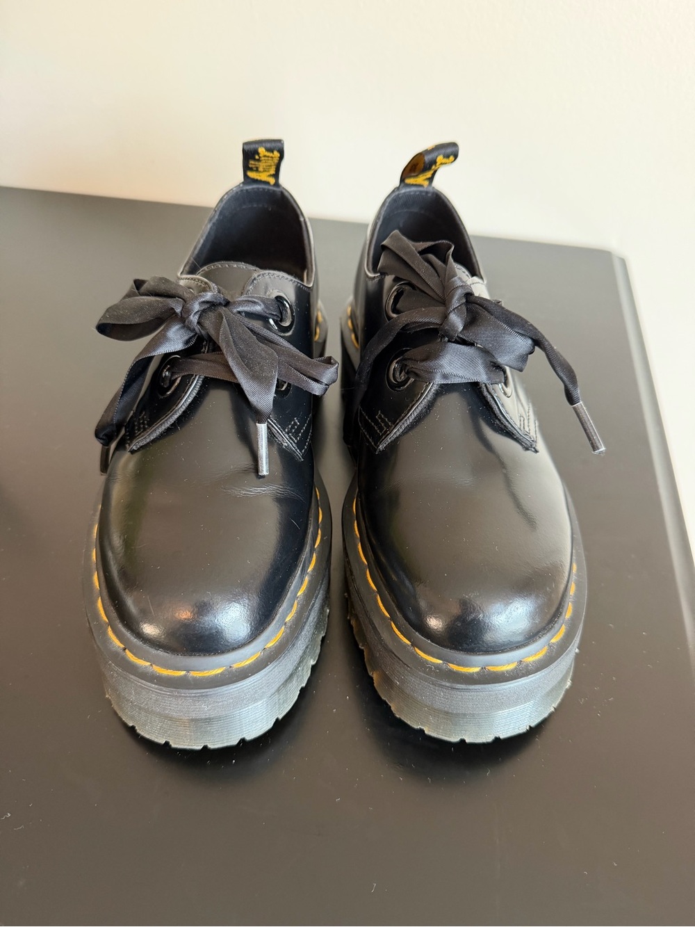 Platform Dr. Martens with satin laces